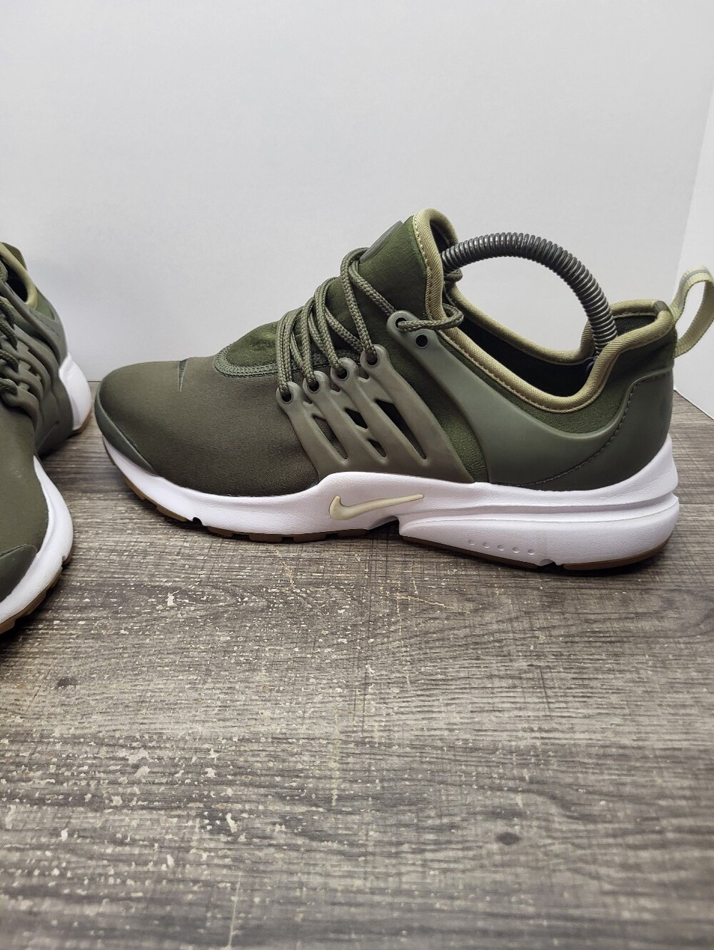 Nike Presto Essential Women Size 10 Olive Green Running Shoes Sneakers - Picture 2 of 10
